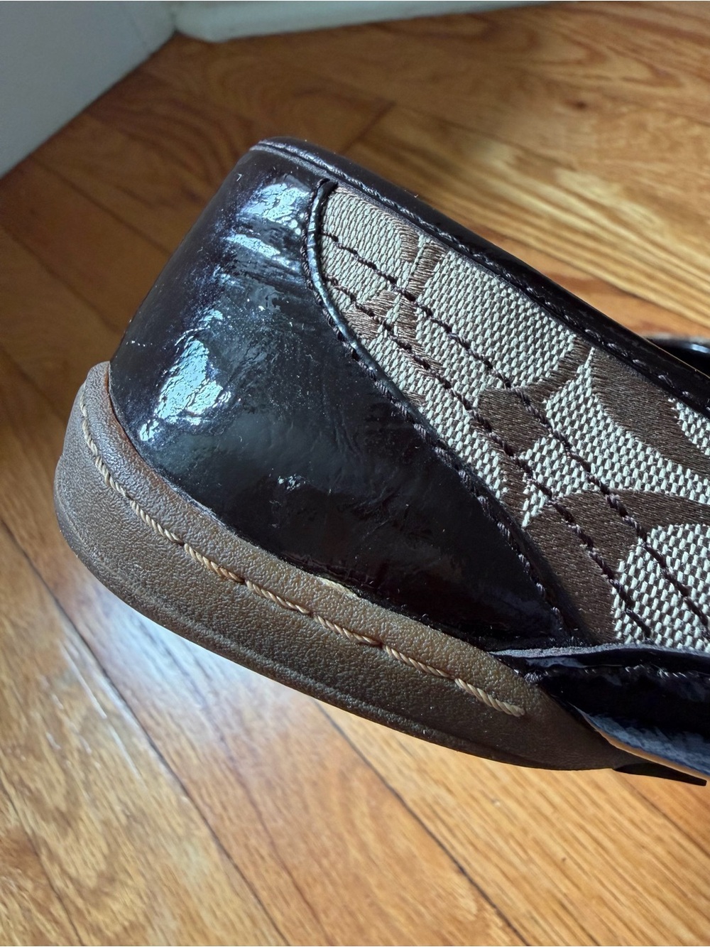 Coach Dannie Beige Signature Canvas Brown Patent Trim Ballet Flats Women’s 7.5 - Picture 14 of 15